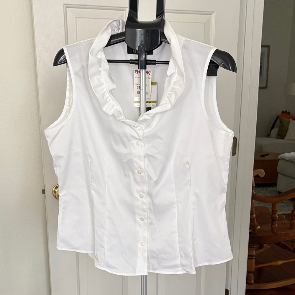 Kasper Elegant White Ruffled Blouse